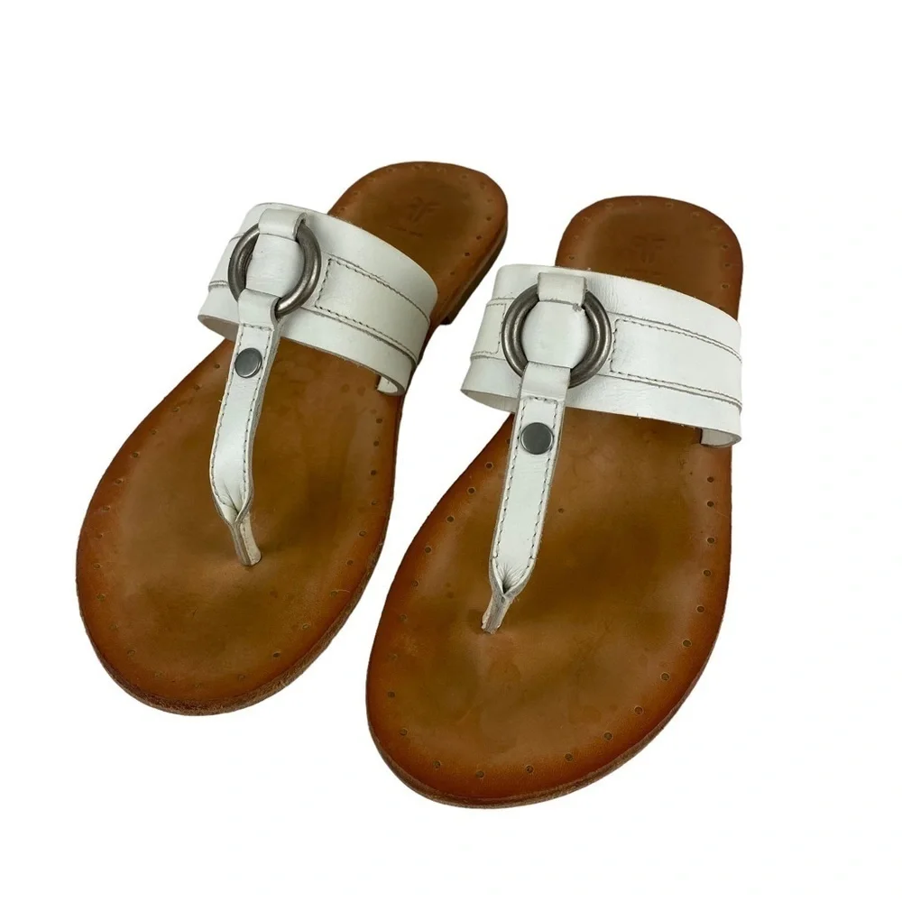 Frye Sandals White Leather Flats Slip On Thong Women’s Size 7.5